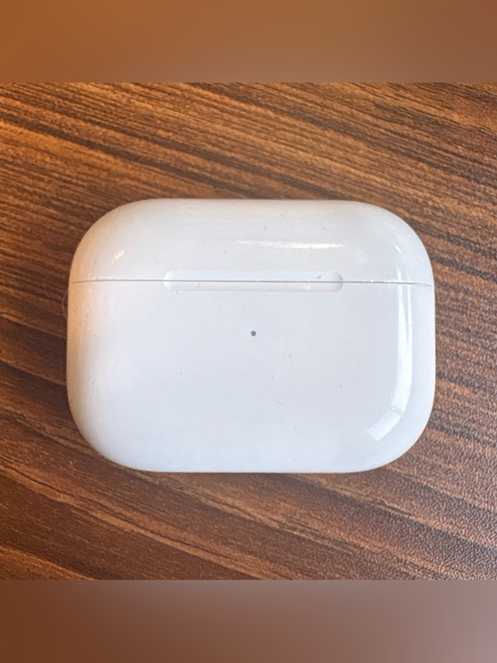 Apple White Earbuds Charging Case